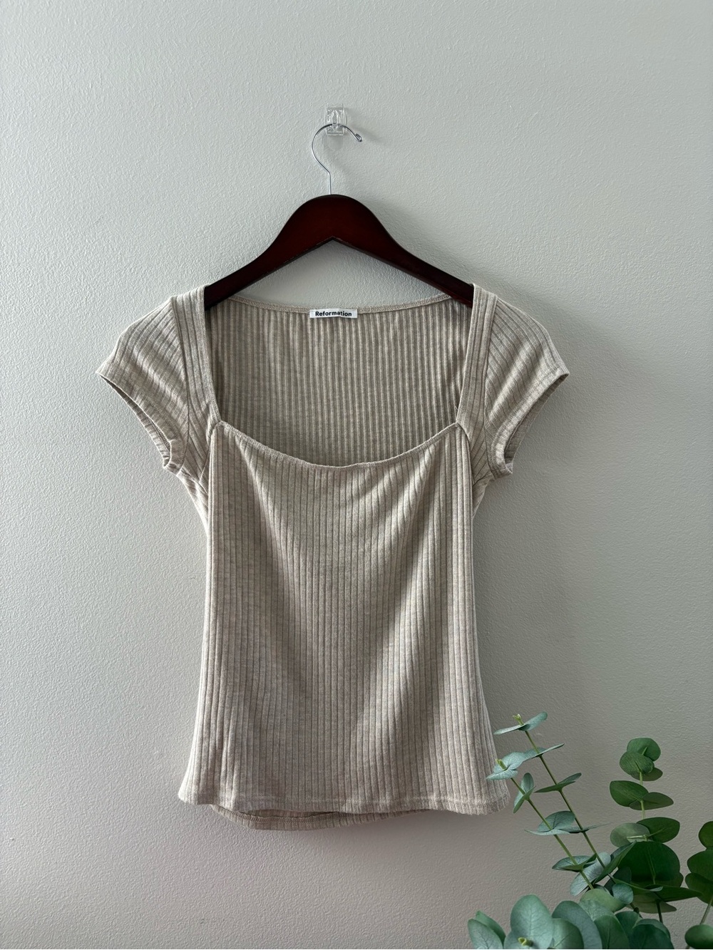 Reformation Neutral Beige Ribbed Square-Neck Cap-Sleeve Tee